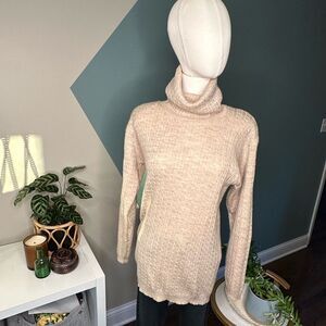 Vintage Episode 100% Merino Wool Beige Cable Knit Turtleneck Sweater Cozy Size S